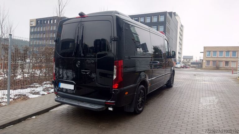 Kompaktowy van Mercedes-Benz Sprinter 319 Tourer