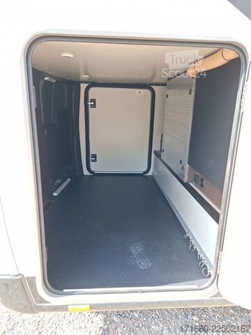 Yarı entegre karavan BÜRSTNER Signature SFT 7.0