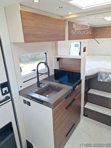 Yarı entegre karavan BÜRSTNER Signature SFT 7.0
