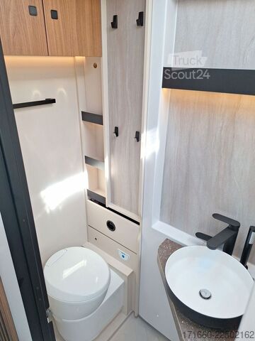 Yarı entegre karavan BÜRSTNER Signature SFT 7.0