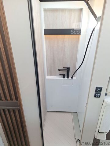 Yarı entegre karavan BÜRSTNER Signature SFT 7.0