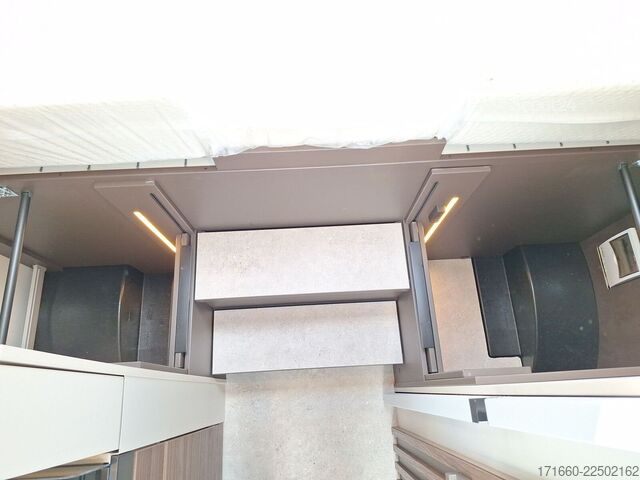 Yarı entegre karavan BÜRSTNER Signature SFT 7.0