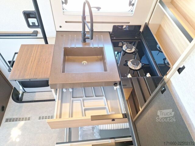 Yarı entegre karavan BÜRSTNER Signature SFT 7.1 ** Automatik **
