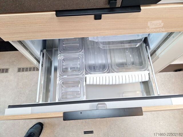 Yarı entegre karavan BÜRSTNER Signature SFT 7.5 AHK, Combi 6 E, SAT+TV,MARKISE