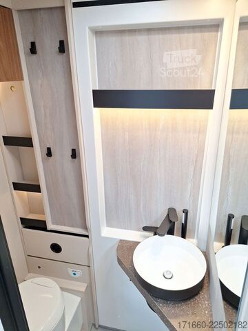 Yarı entegre karavan BÜRSTNER Signature SFT 7.5 AHK, Combi 6 E, SAT+TV,MARKISE