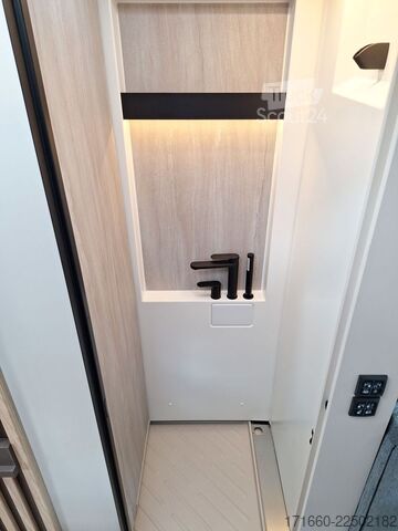 Yarı entegre karavan BÜRSTNER Signature SFT 7.5 AHK, Combi 6 E, SAT+TV,MARKISE