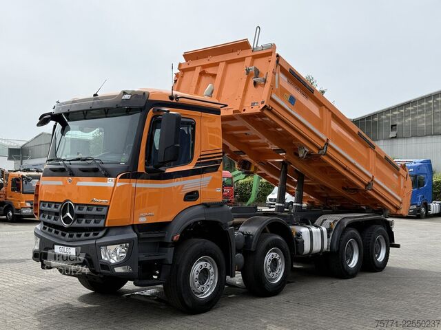 3-smerový vyklápač Mercedes-Benz AROCS 3246 8x4 EURO6 WYWROTKA TRÓJSTRONNA Z BOR...