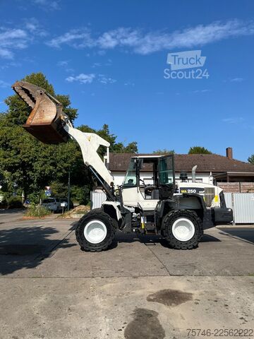Radlader Komatsu WA250 WA250-6 Radlader*Klima*Hochschaufel*Recyc...