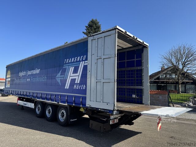 SD standard, 2,0 tonnás aláfordítható rakodólifttel (LBW). Krone SD Standard, mit LBW 2,0To. Unterfalt, L