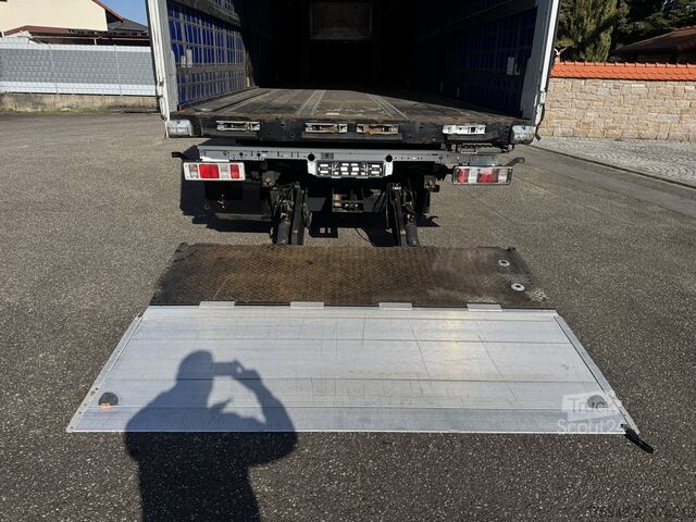 SD standard, 2,0 tonnás aláfordítható rakodólifttel (LBW). Krone SD Standard, mit LBW 2,0To. Unterfalt, L