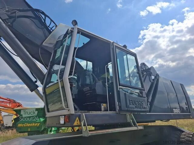 Rokovanje z materialom Terex-Fuchs MHL 380 material handling excavator