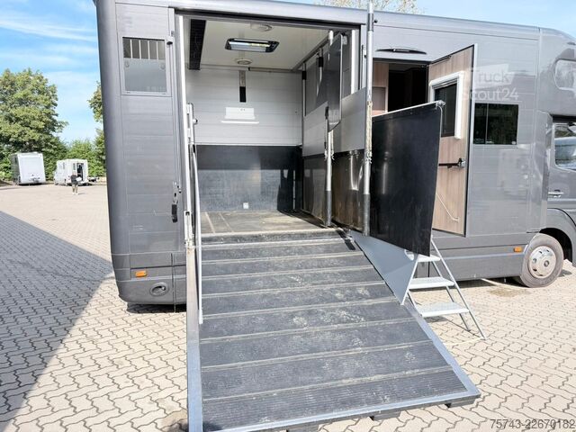 Скотовоз MERCEDES-BENZ ATEGO 1021  Roelofsen 3  Pferde  Wohnung Dusche