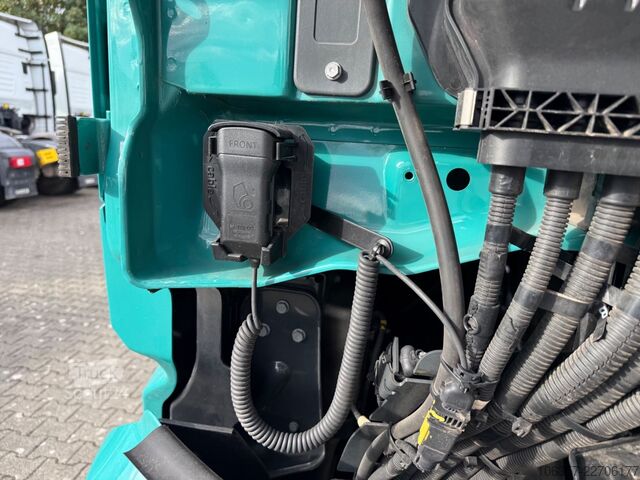 Tracteur routier standard IVECO STRALIS S-WAY AS440S49T/P Retarder ADR
