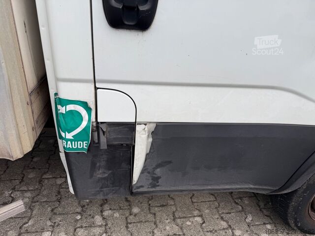 Dostavno vozilo s kesonom IVECO Daily 35C16 3,0L Koffer LBW 750kg Euro6E Seitent