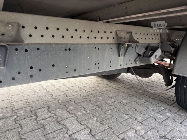Dostavno vozilo s kesonom IVECO Daily 35C16 3,0L Koffer LBW 750kg Euro6E Seitent