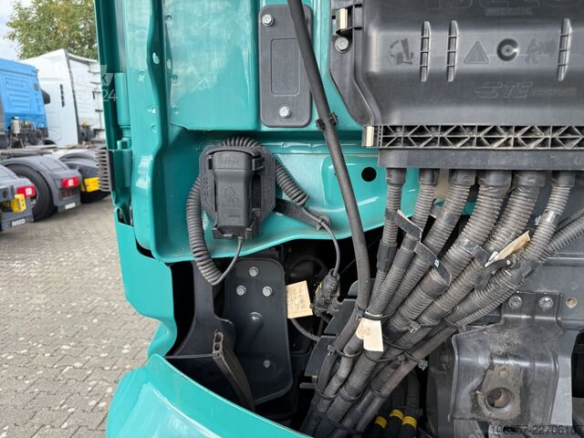 Tracteur routier standard IVECO STRALIS S-WAY AS440S49T/P Retarder ADR
