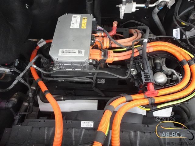 Starppilsētu autobuss MERCEDES-BENZ eSprinter 14 Sitze Electric Range: 300 km