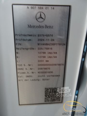 Starppilsētu autobuss MERCEDES-BENZ eSprinter 14 Sitze Electric Range: 300 km