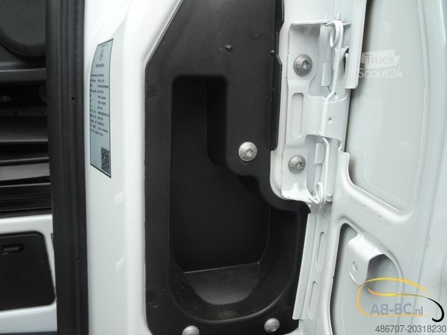 Tūrisma autobuss MERCEDES-BENZ eSprinter 17 Sitze Electric Range: 465 km
