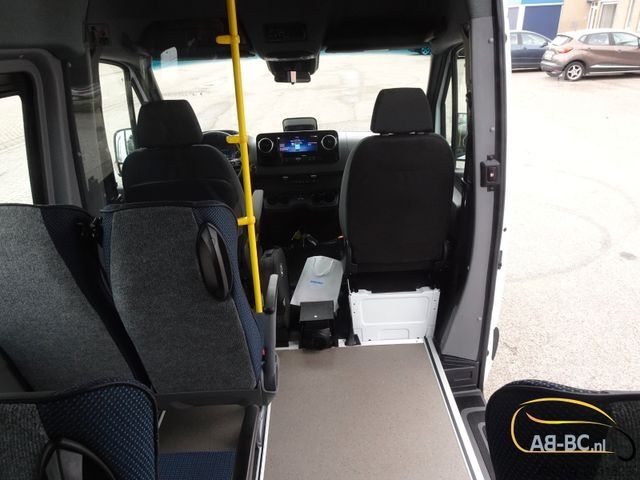 Tūrisma autobuss MERCEDES-BENZ eSprinter 17 Sitze Electric Range: 465 km