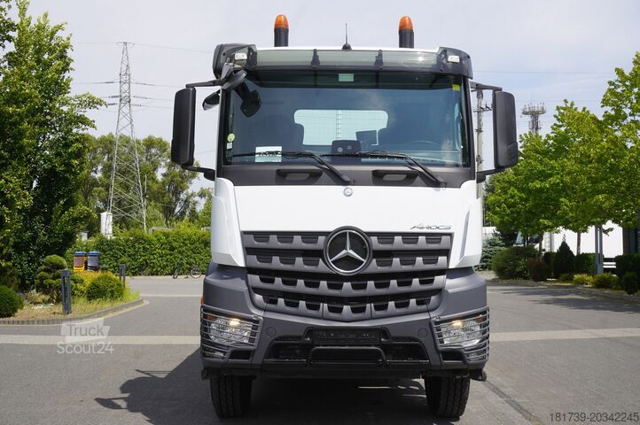Platus kraštas su HDS Mercedes-Benz Arocs 2633 flatbed truck / Crane FASSI