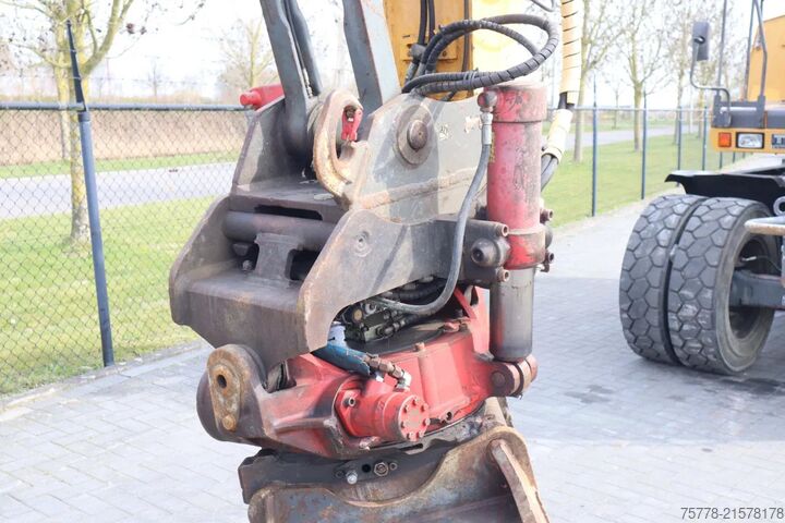 Escavatore gommato Liebherr A900C | ROTOTILT | BUCKET | GOOD TIRES