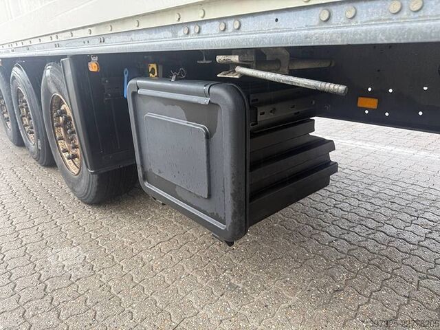 Kovček Schmitz Cargobull Boxtrailer / Kofferauflieger