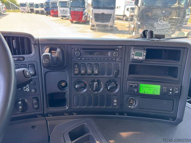 Caminhão frigorífico SCANIA P 280 Kühlkoffer mit BÄR Ladebordwand / Kiesling