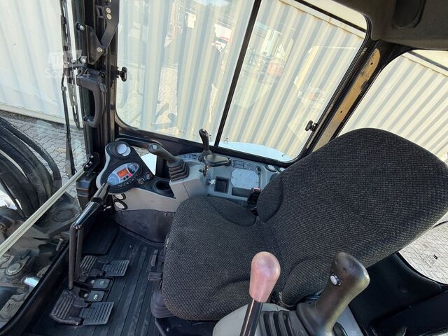 Mini ekskavatorius BOBCAT E50 / 2016 BJ / 3.381 H  / 2 x Löffel / MS03