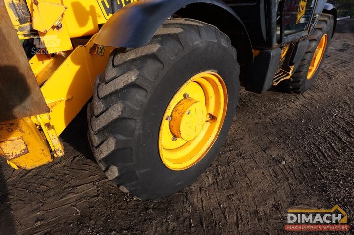 Telehandler JCB 537 135 JCB 537 125 telehandler with remote con...