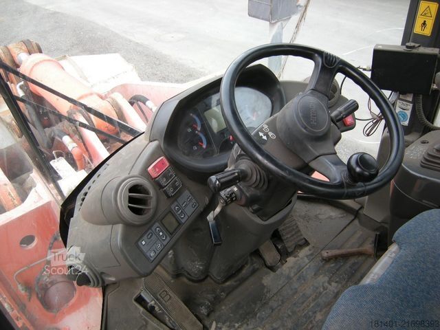 Riteņu iekrāvējs HITACHI Radlader HITACHI ZW200