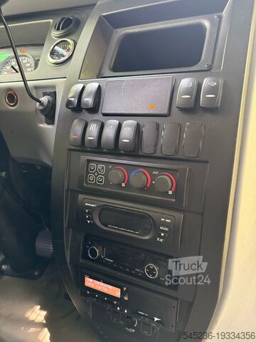 Trener Isuzu Turquoise