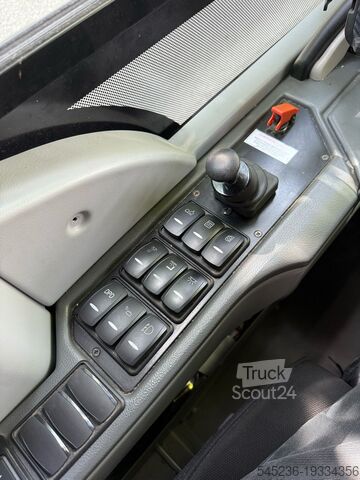 Trener Isuzu Turquoise