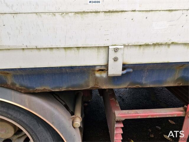 Platform aanhanger Tyllis 2 akslet Flatbed trailer – repair project with fol