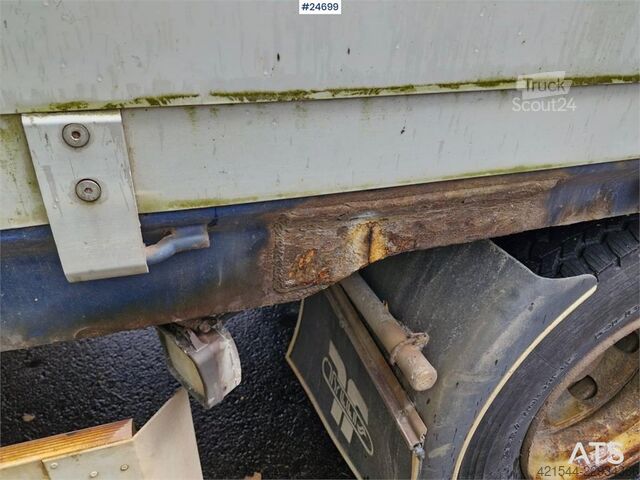 Platform aanhanger Tyllis 2 akslet Flatbed trailer – repair project with fol