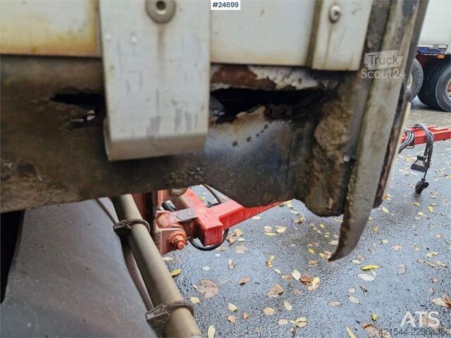 Platform aanhanger Tyllis 2 akslet Flatbed trailer – repair project with fol