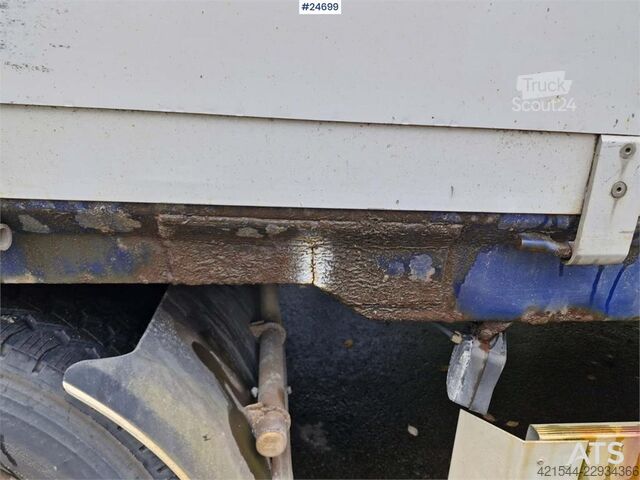 Platform aanhanger Tyllis 2 akslet Flatbed trailer – repair project with fol