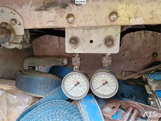 Platform aanhanger Tyllis 2 akslet Flatbed trailer – repair project with fol