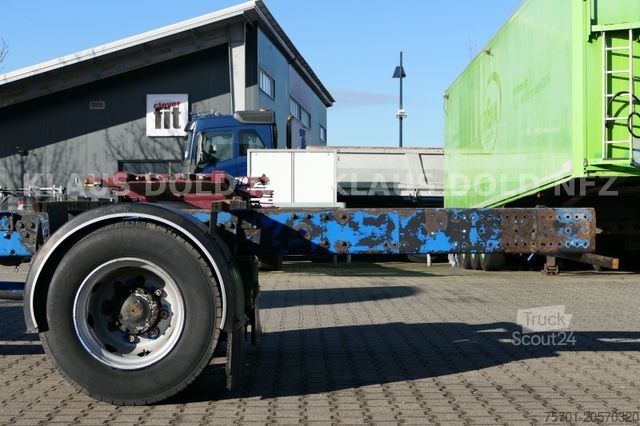 LKW-Fahrgestell RENAULT MIDLUM 220 Fahrgestell alte Tacho