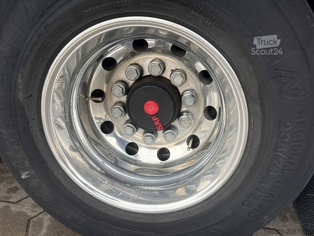 Semiremorcă deschisă cu prelată Tiefbett Stufensattel mit Auffahrrampe 25T