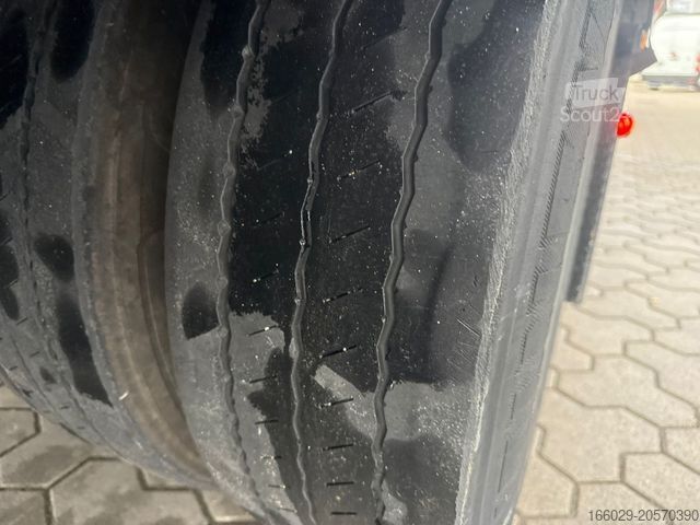 Semiremorcă deschisă cu prelată Tiefbett Stufensattel mit Auffahrrampe 25T