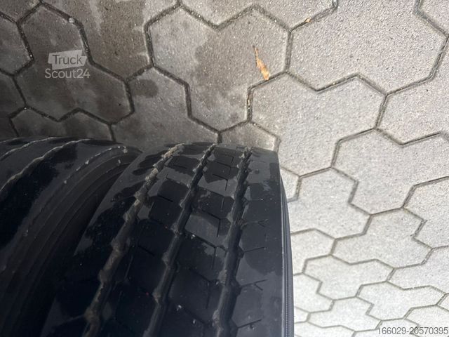 Nízkoložný návěs  Tiefbett Stufensattel mit Auffahrrampe 25T