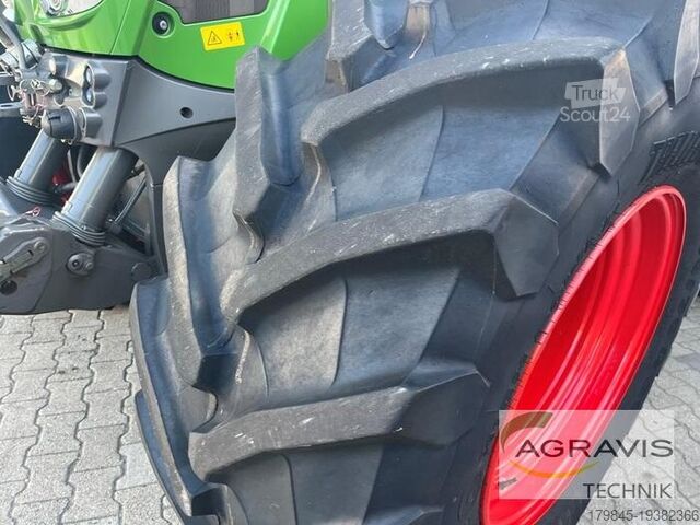 Tractor Fendt 828 VARIO S4 Profi