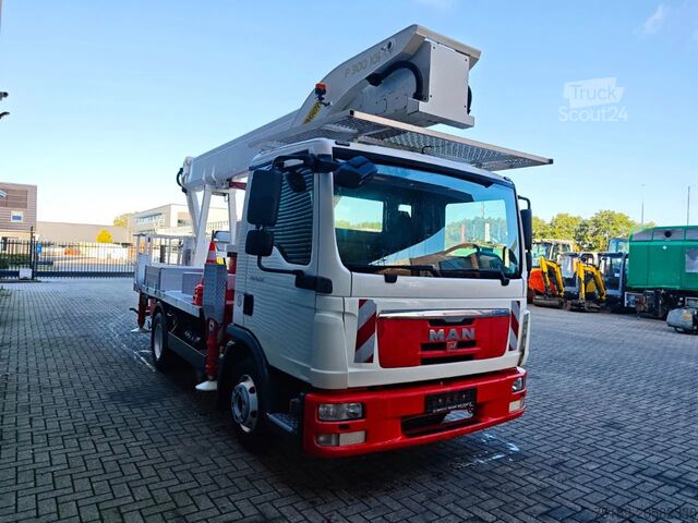 Hefplatform MAN TGL 8.150 4x2 Palfinger P300KS