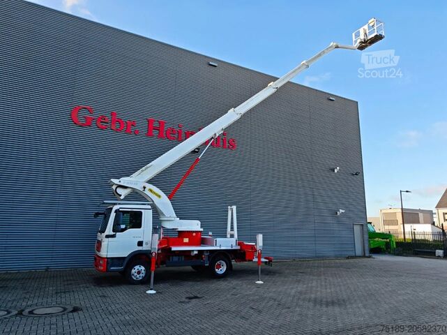 Dvižna ploščad Palfinger P300KS MAN TGL 8.150 4x2