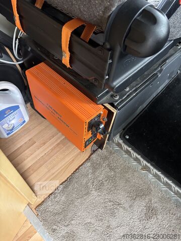 Kamper zintegrowany Dethleffs Globebus i003