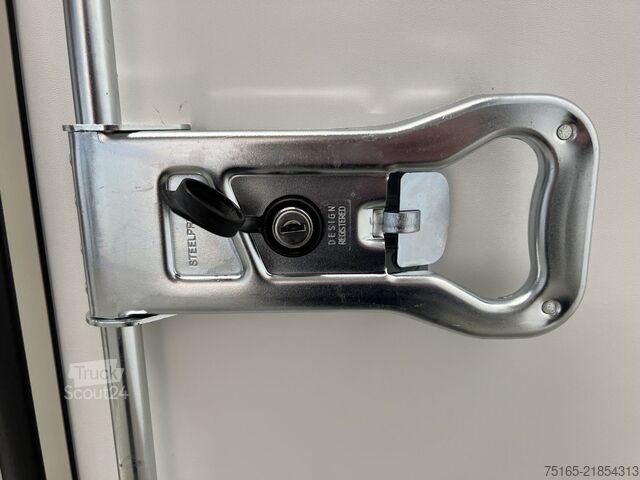 Reboque baú Martz Kargo 300 0,75T Kofferanhänger