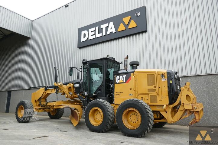 Grader Caterpillar 140M2