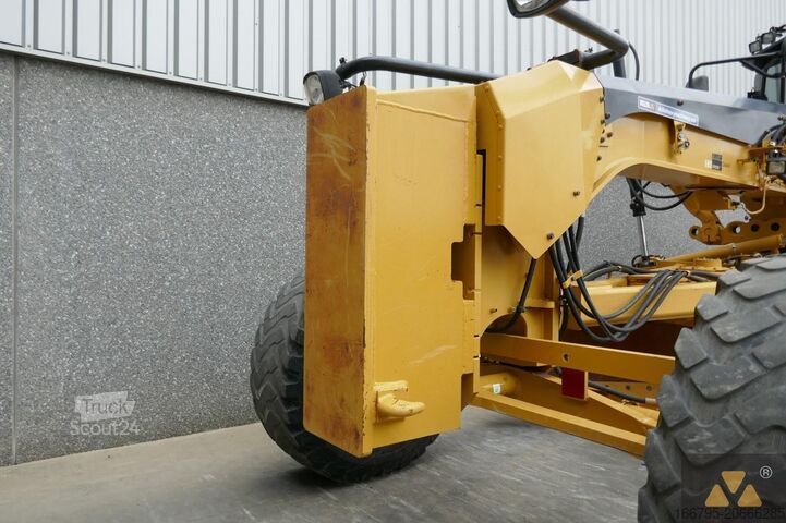 Grader Caterpillar 140M2