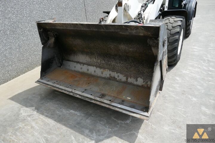 Radlader Caterpillar 906M